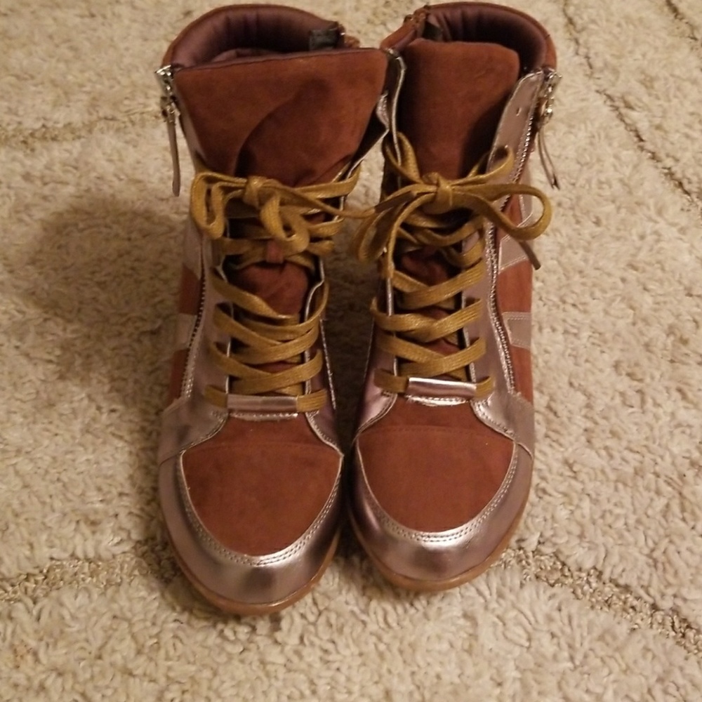 Wedge sneakers